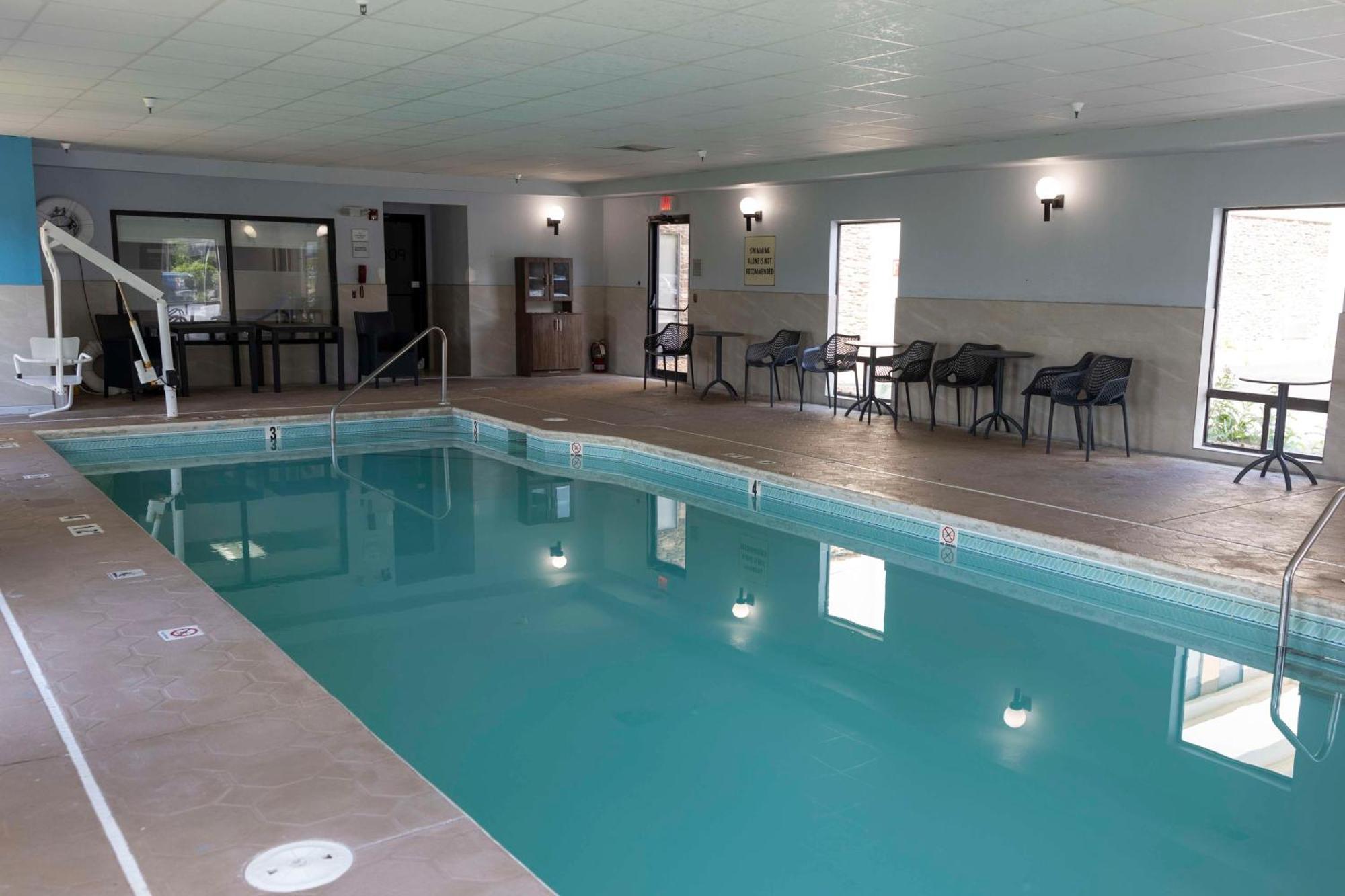Hampton Inn Kent/Akron Area Екстер'єр фото